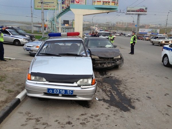 Авария с патрульным автомобилем в Новосибирске 4.jpg